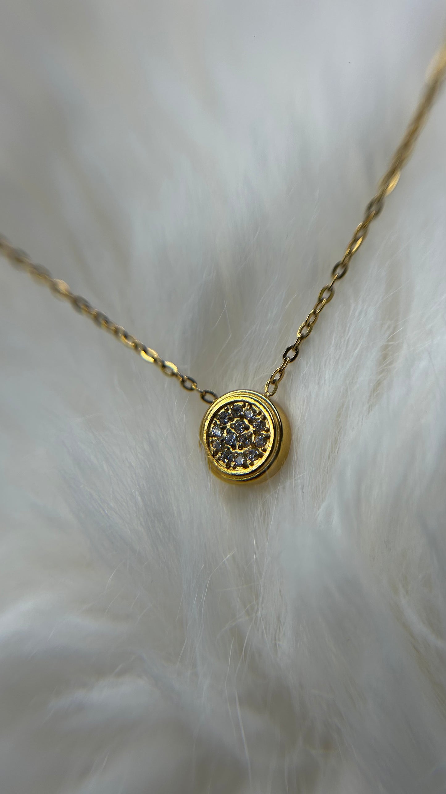 Collier pendentif rond fait de Zirconium et d'acier inoxydable