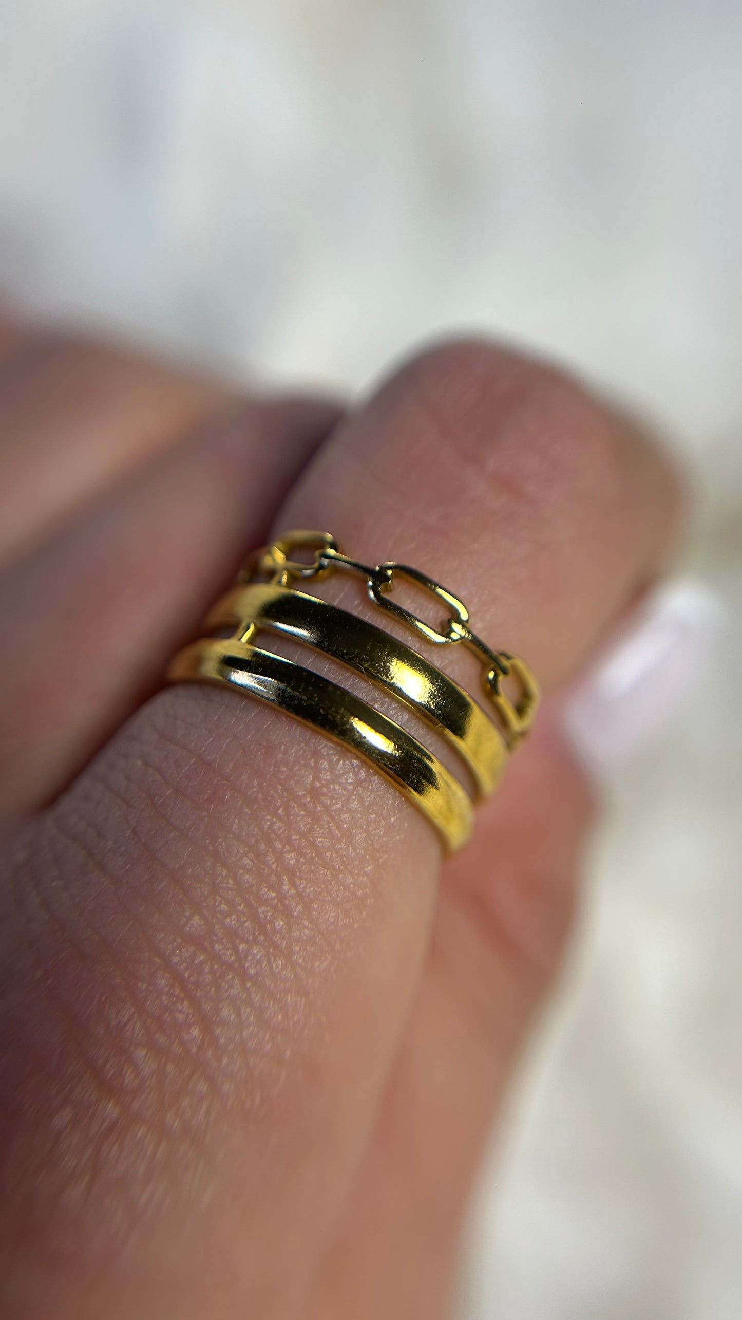 Bague dorée ajustable faite d'acier inoxydable