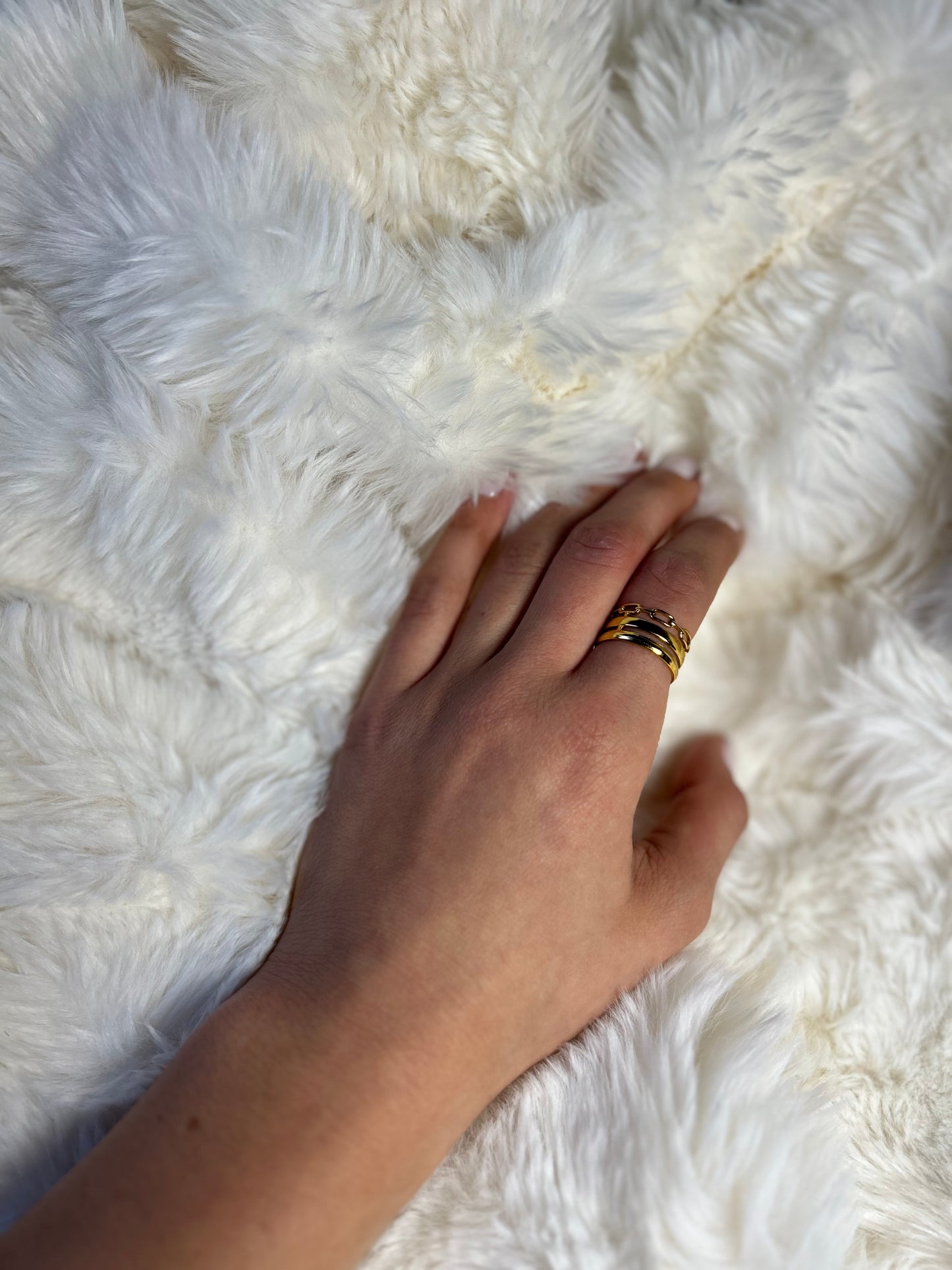 Bague dorée ajustable faite d'acier inoxydable