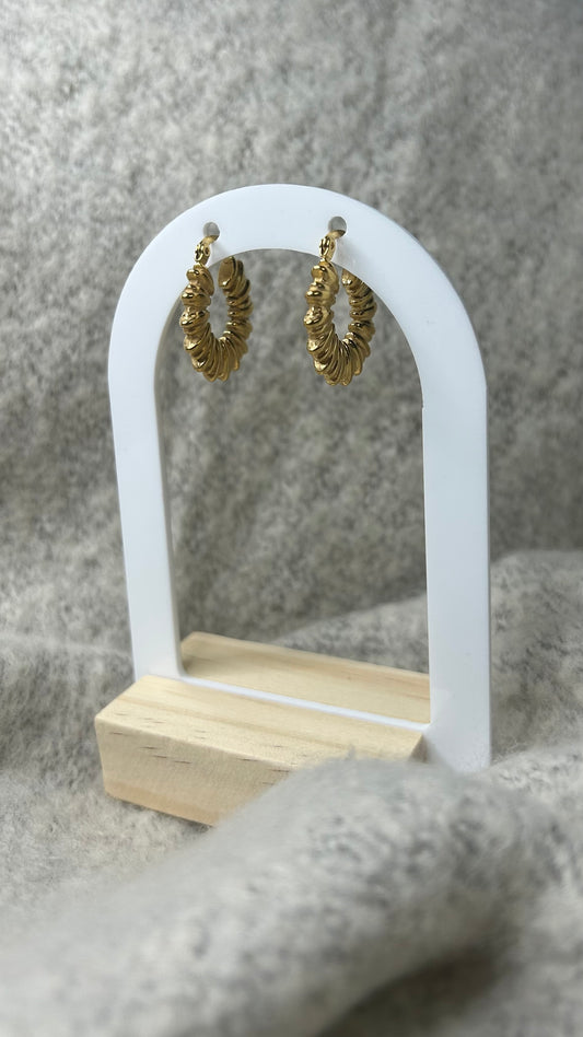 Boucles d'oreilles en acier inoxydable avec un effet de fleurs dorées