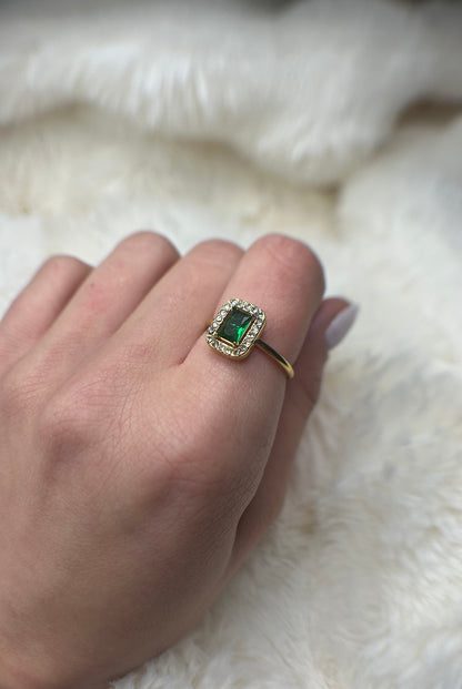 Bague ornée d'un diamant vert en acier inoxydable