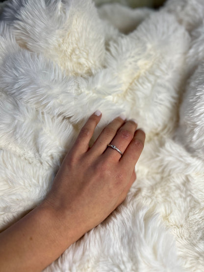 Bague élégante avec cristal en forme de goutte