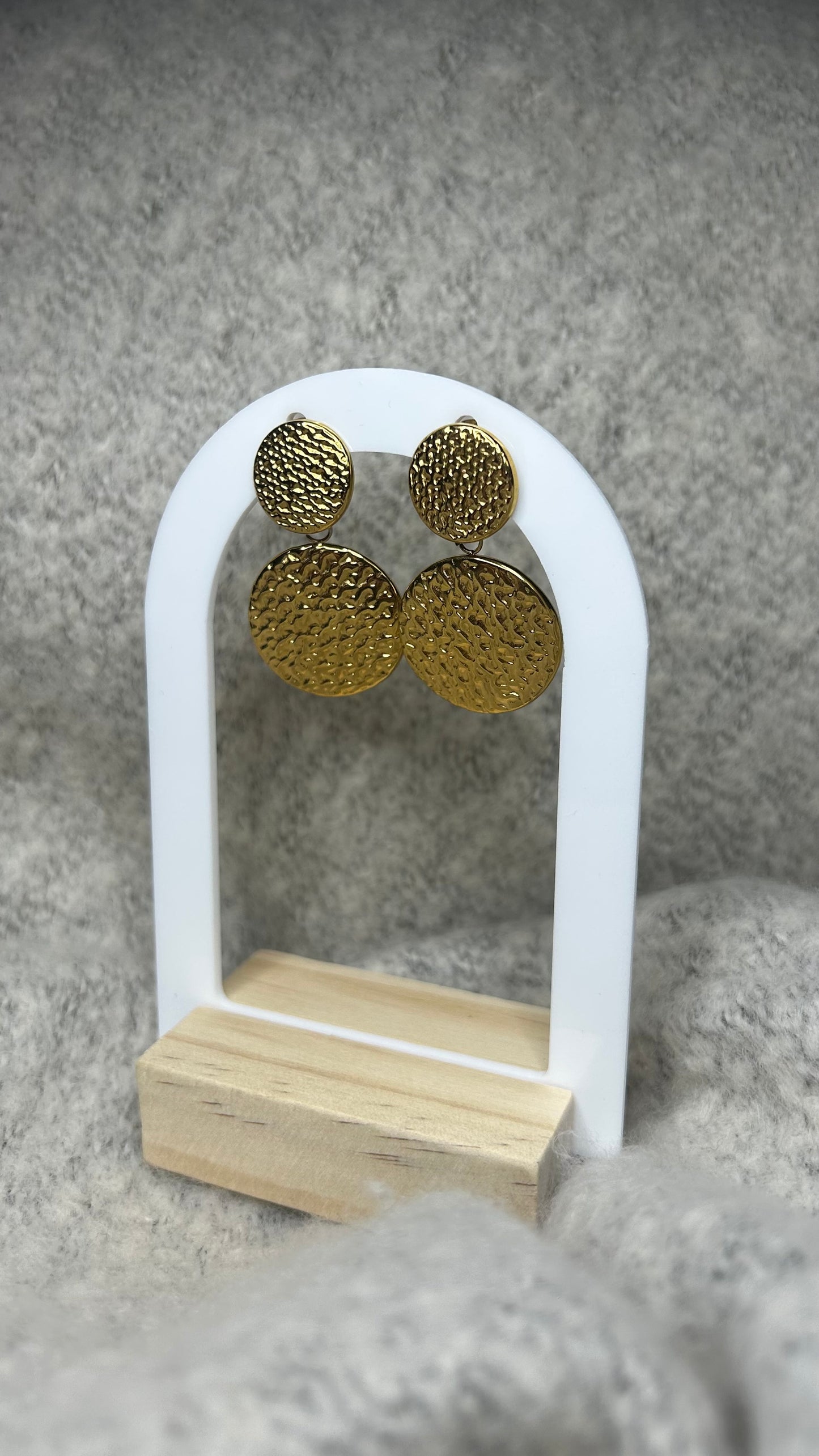 Boucles d'oreilles rondes ornées de gravures