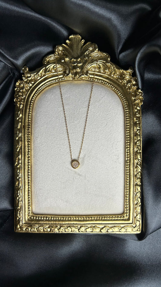 Collier pendentif rond fait de Zirconium et d'acier inoxydable
