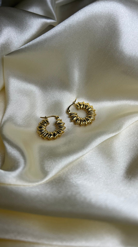 Boucles d'oreilles en acier inoxydable avec un effet de fleurs dorées