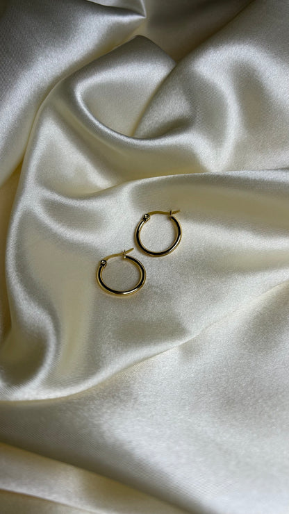 Petites créoles dorées en acier inoxydable