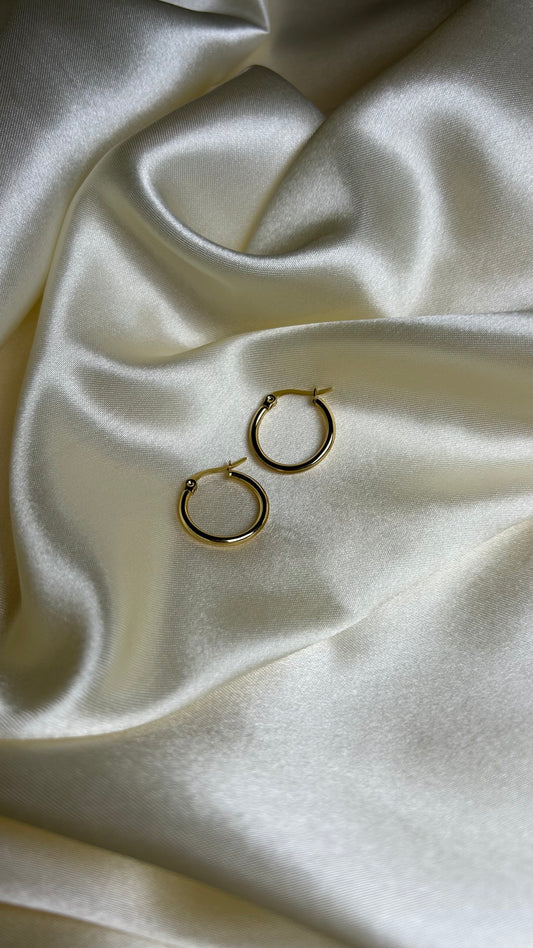 Petites créoles dorées en acier inoxydable