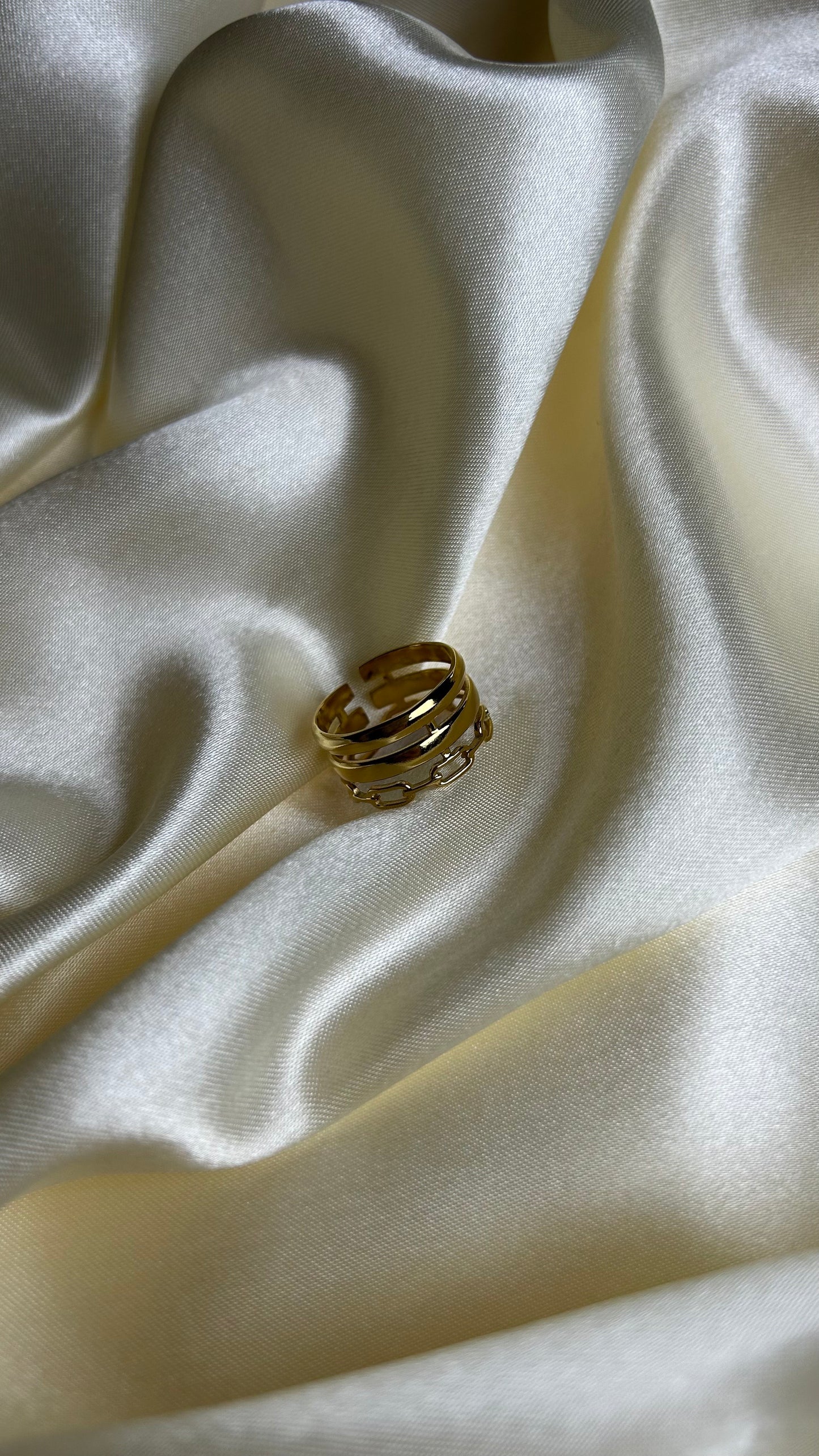 Bague dorée ajustable faite d'acier inoxydable