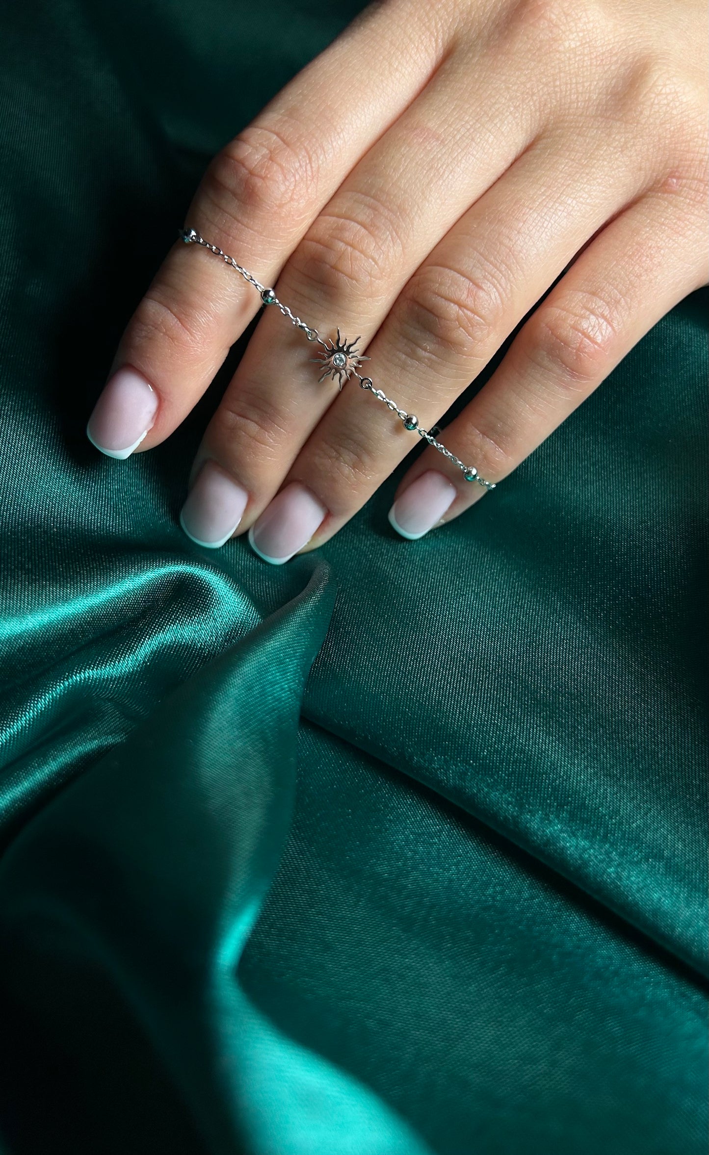 Bracelet enfant fleur de soleil incrustée de strass